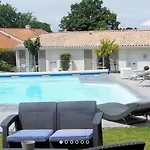 Nocleg ze śniadaniem Le Temps Des Hotes 3*