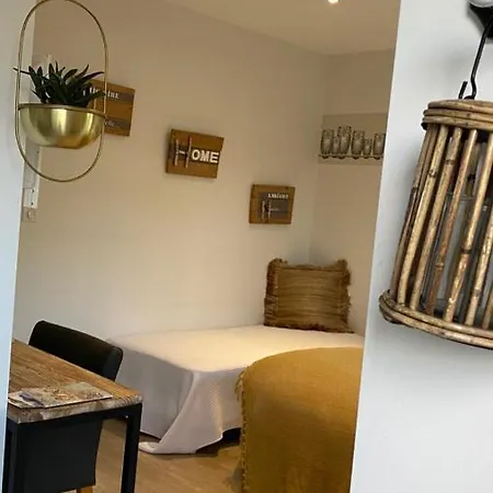 Le Temps Des Hotes Bed & Breakfast 3*