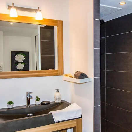 Le Temps Des Hotes Bed & Breakfast 3*