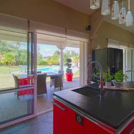 Le Temps Des Hotes 住宿加早餐酒店 3*