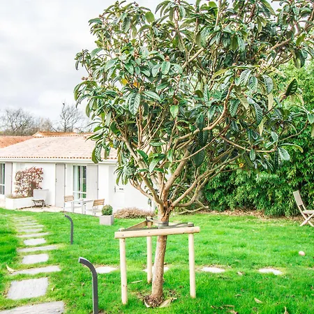 Le Temps Des Hotes Bed & Breakfast 3*