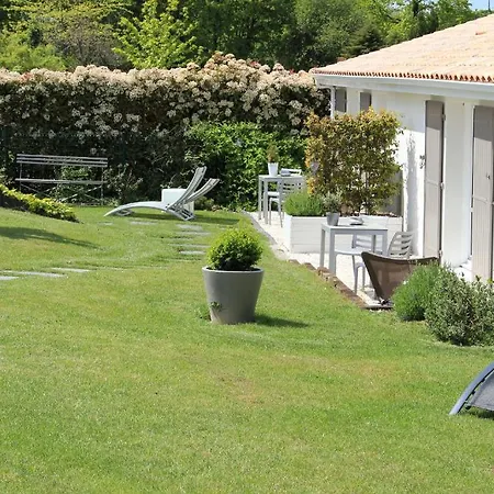 Le Temps Des Hotes Bed & Breakfast Vertou