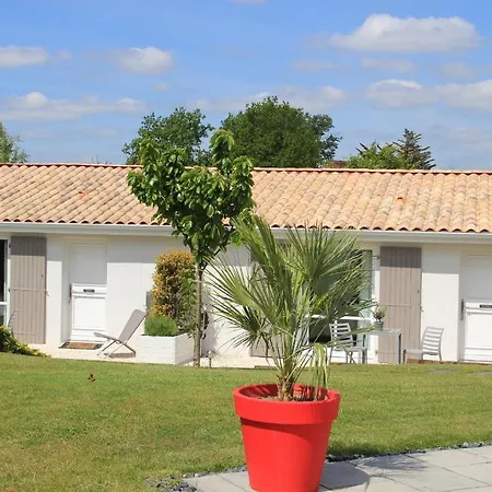 Bed & Breakfast Le Temps Des Hotes 3*