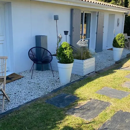 Bed & Breakfast Le Temps Des Hotes 3*