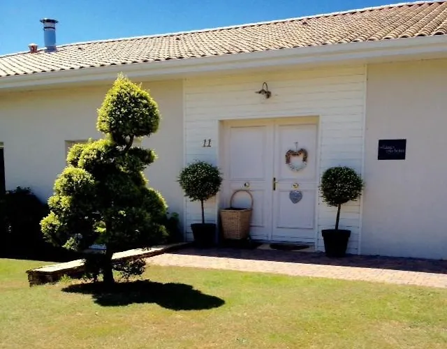 Le Temps Des Hotes Bed & Breakfast 3*