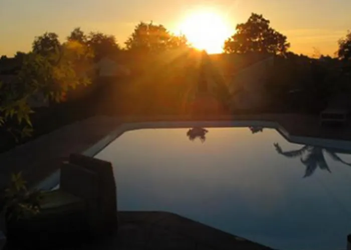 Bed & Breakfast Le Temps Des Hotes 3*