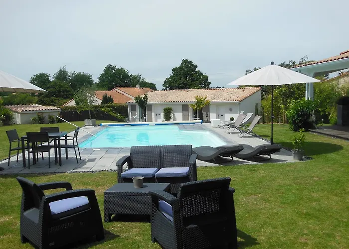 Bed & Breakfast Le Temps Des Hotes 3*