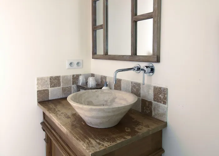 Le Temps Des Hotes Bed & Breakfast 3*