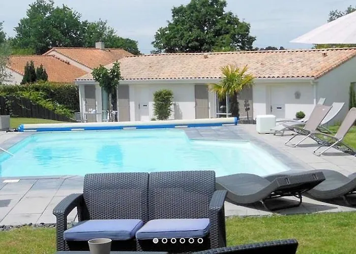 Bed & Breakfast Le Temps Des Hotes 3*