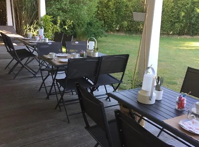 Panzió Le Temps Des Hotes